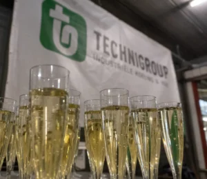 Cava glazen voor een banner van Technigroup