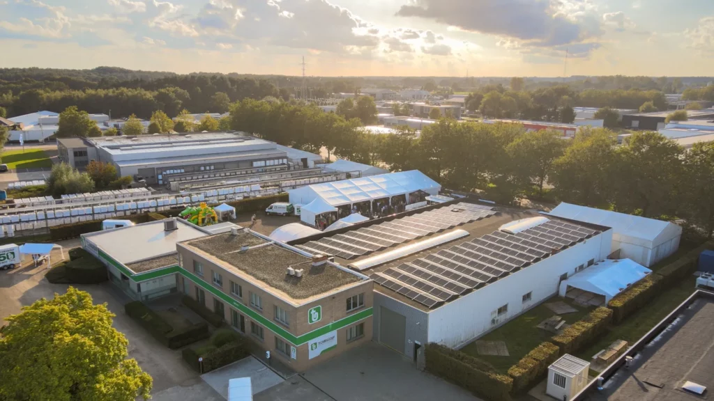 Duurzame energie: zonnepanelen op het dak van Technigroup